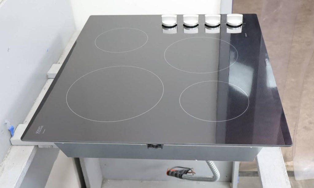 Bosch 24" Infinite Temp Control BlackGlass 500 Series Electric Cooktop NEM5466UC