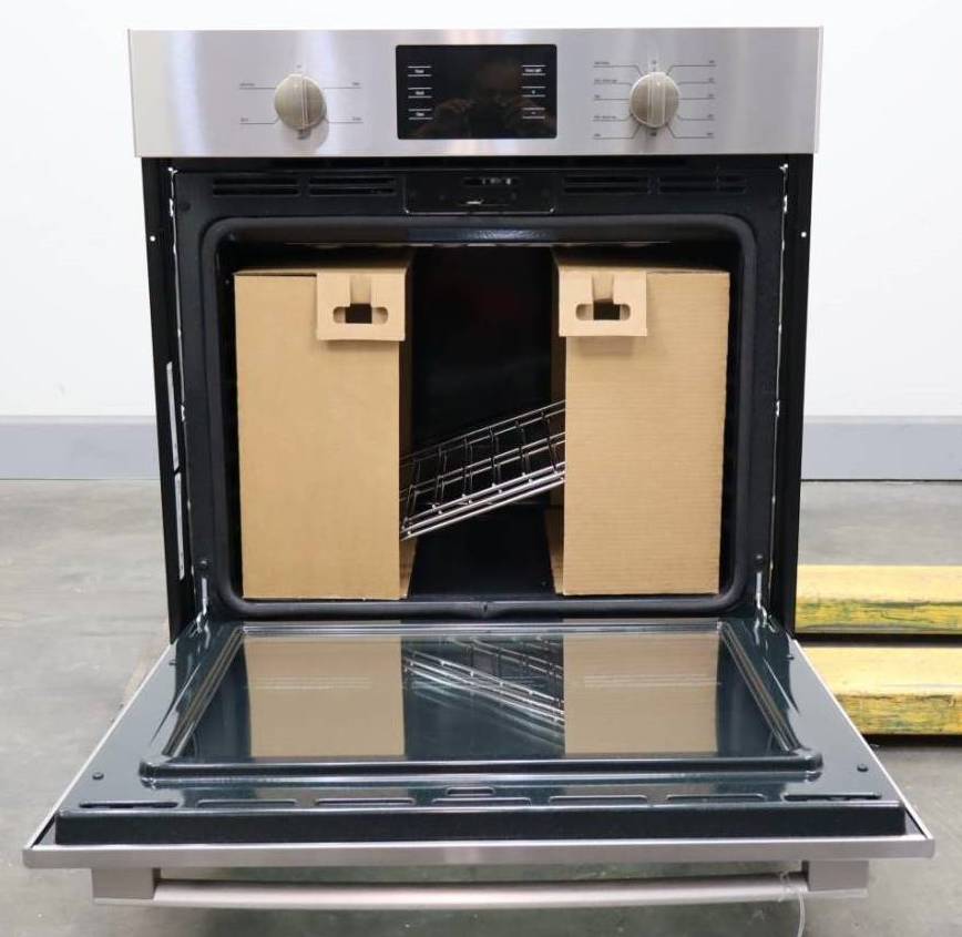 Bosch 500 Series 30" 4.6 Convectional SS Single Electric Wall Oven HBL5351UC