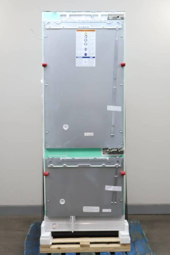 Bosch Benchmark Series 30" Built-In Bottom Mount Smart Refrigerator B30IB905SP