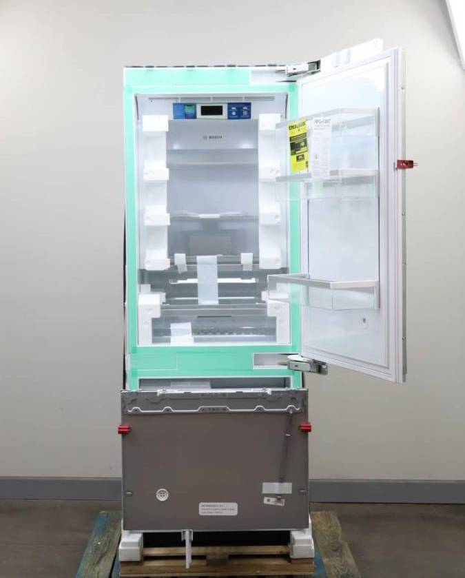 Bosch 30" Built-In Bottom Mount Benchmark Series Smart Refrigerator B30IB905SP