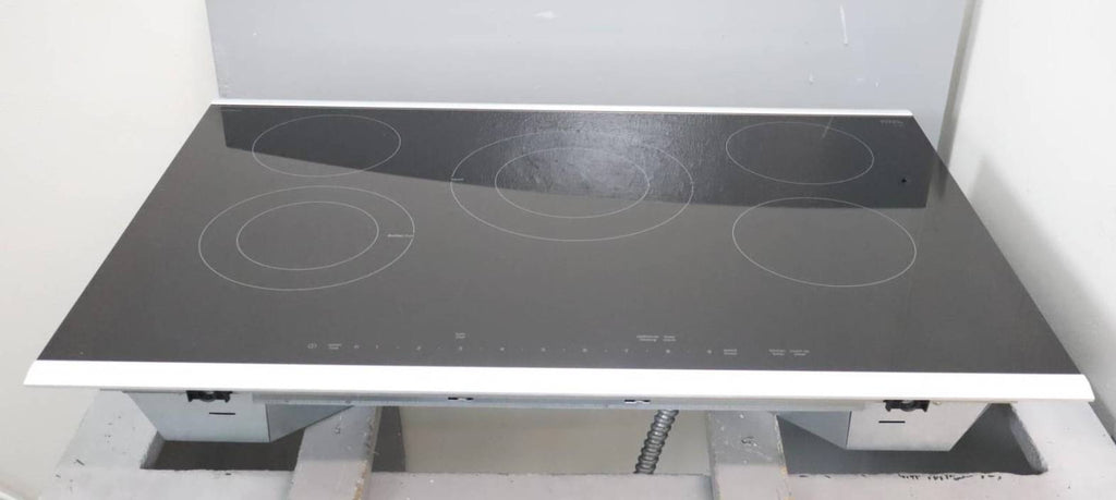 Bosch 30" 5 Element Ceramic Surface Electric Benchmark Series Cooktop NETP069SUC