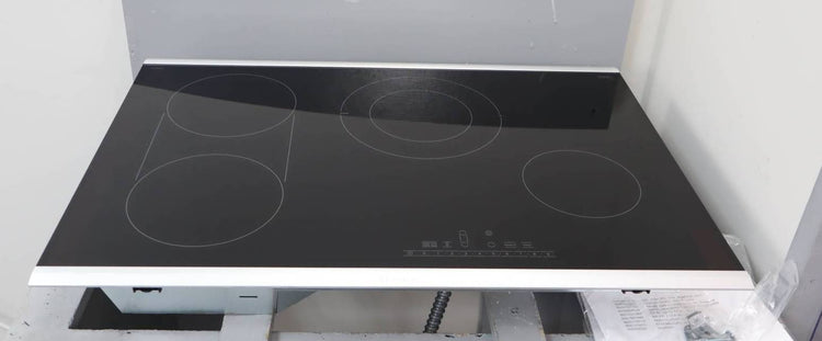 Bosch 800 Series 30 Inch smoothtop 4 Elements Electric Cooktop NET8069SUC