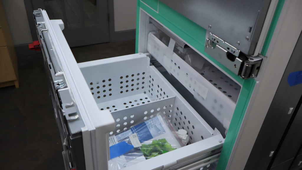 Bosch Benchmark Series 30" Built-In Bottom Mount Smart Refrigerator B30IB905SP