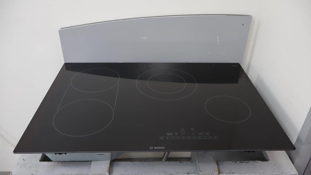 Bosch 30" 800 Series Ceramic Glass 4 Element BLK Electric Cooktop NET8069UC