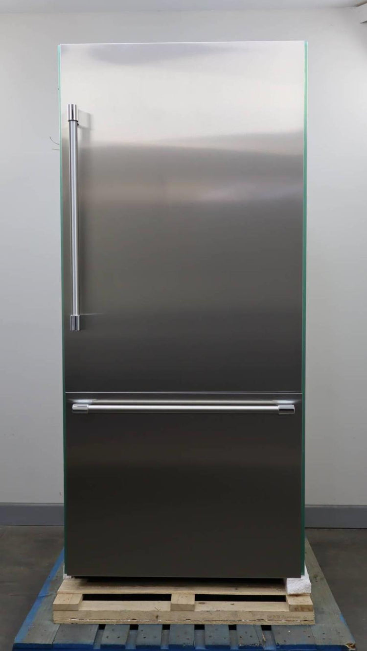 Thermador 36" SS Freedom Collection 19.6 Built In Smart Refrigerator T36BB925SS