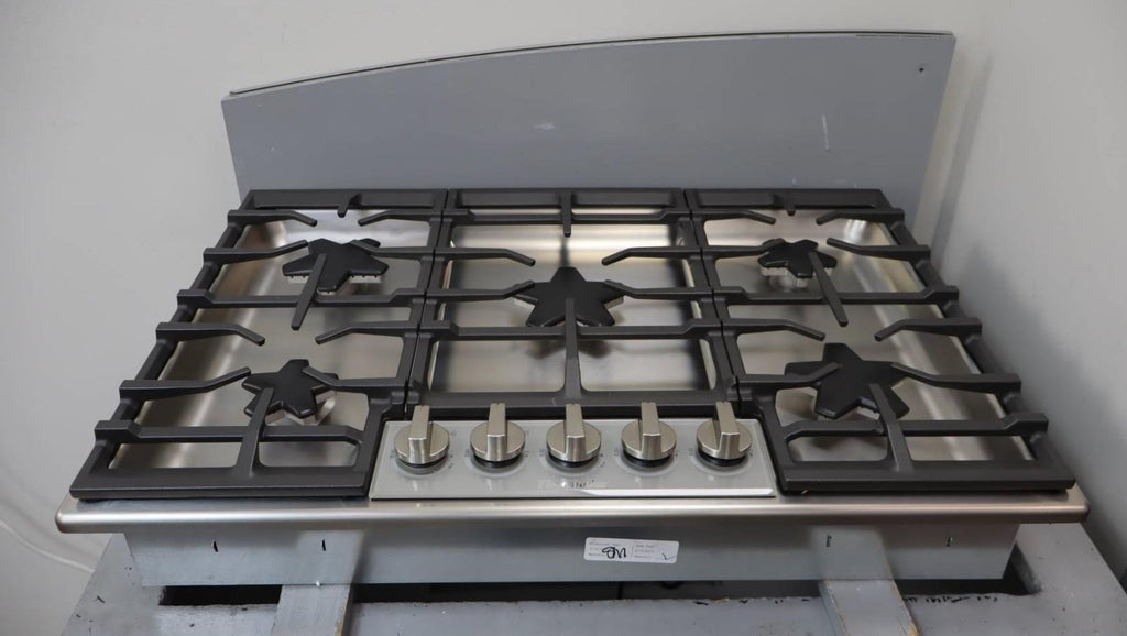 Thermador Masterpiece Series 30" 5 Star Burner's Cooktop + Griddle SGSXP305TS