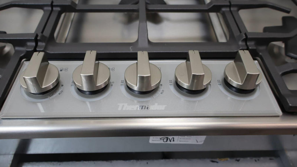 Thermador Masterpiece Series 30" 5 Star Burner's Cooktop + Griddle SGSXP305TS