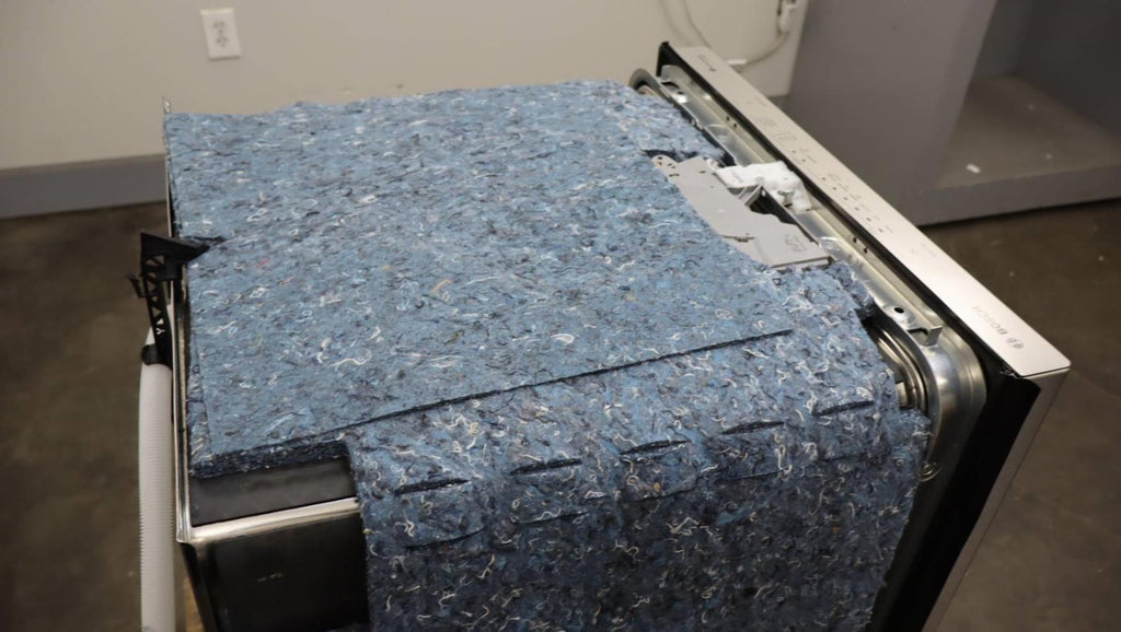 Bosch 24" SS Fully Integrated Built-In 44 dBA 500 Series Dishwasher SHP65CM5N