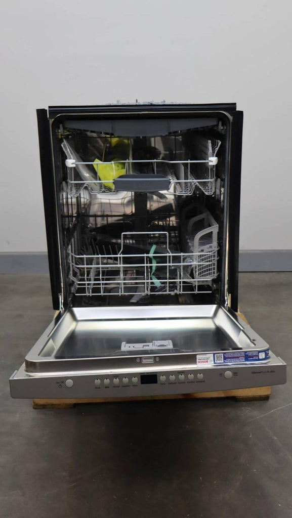 Bosch 24" 44 dBA 3rd Rack Fully Integrated 300 DLX Series Dishwasher SHS863WD5N