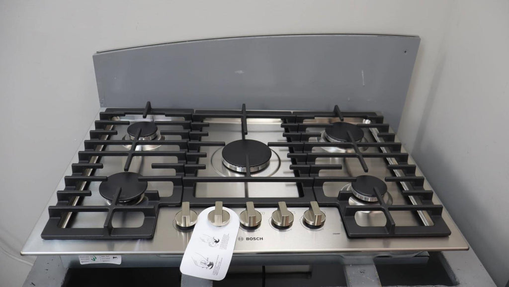 Bosch 30" 500 Series Red LED Light 5 Sealed Burners Gas Cooktop NGM5059UC