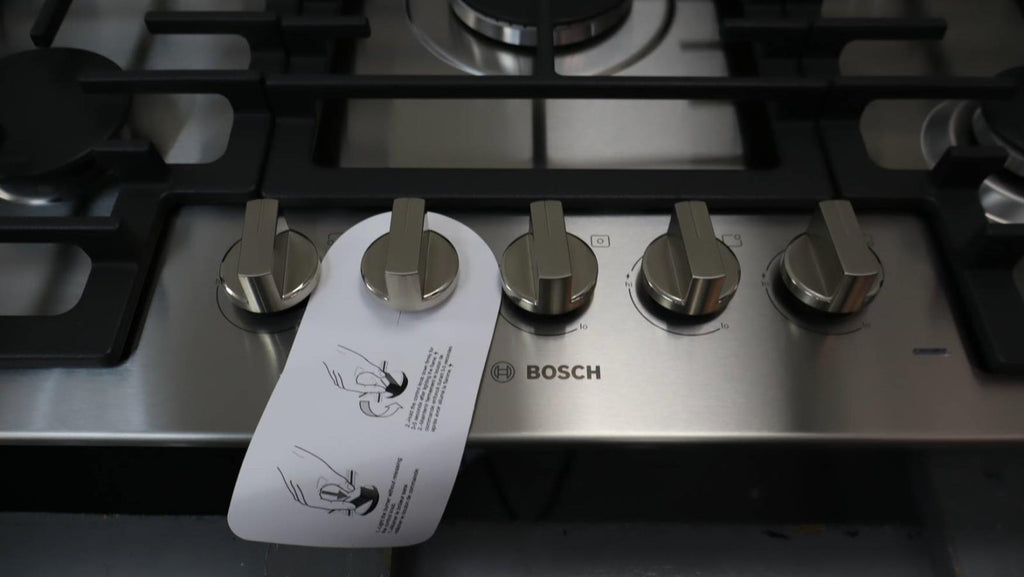 Bosch 30" 500 Series Red LED Light 5 Sealed Burners Gas Cooktop NGM5059UC