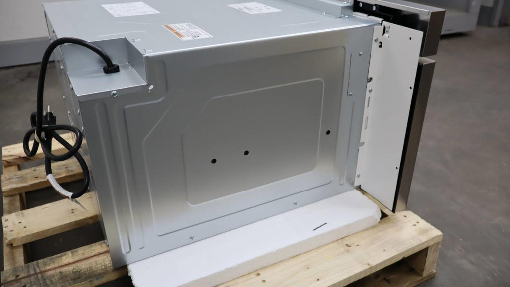 Bosch 800 Series 30" Tilt Display 1.2 Cu.Ft. Smart Microwave Drawer HMD8054UC