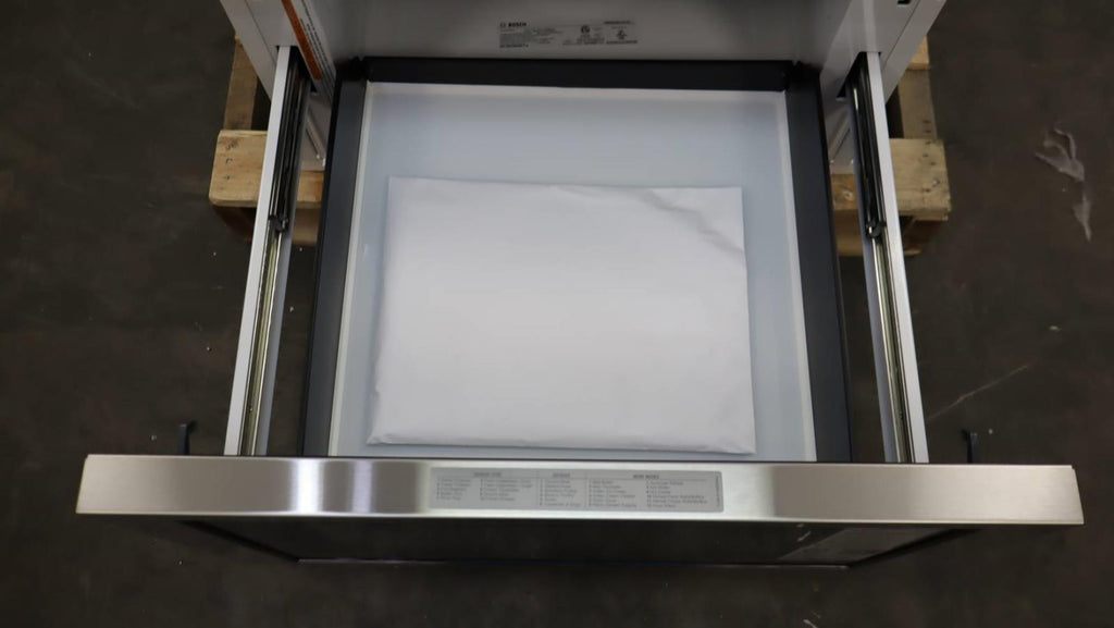 Bosch 24" 800 Series 1.2 Cu.Ft. Cap 950 Watt Smart Microwave Drawer HMD8454UC