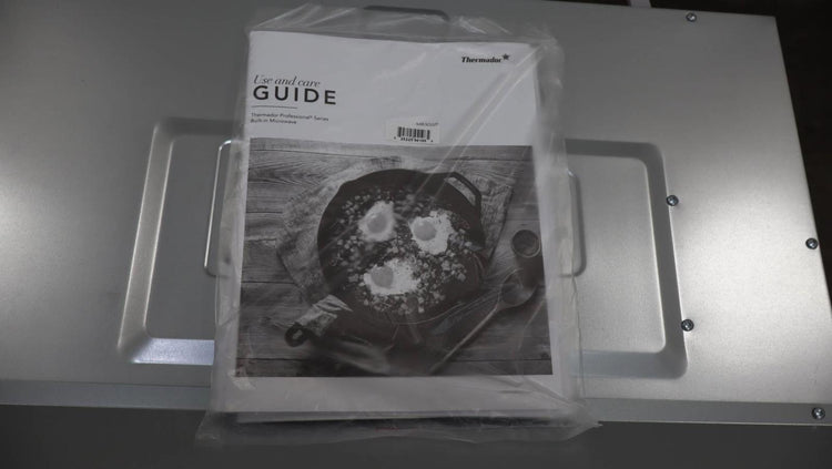 Thermador 30" SS 950w 1.6 Cu. Ft. Built In Professional Series Microwave MB30WP