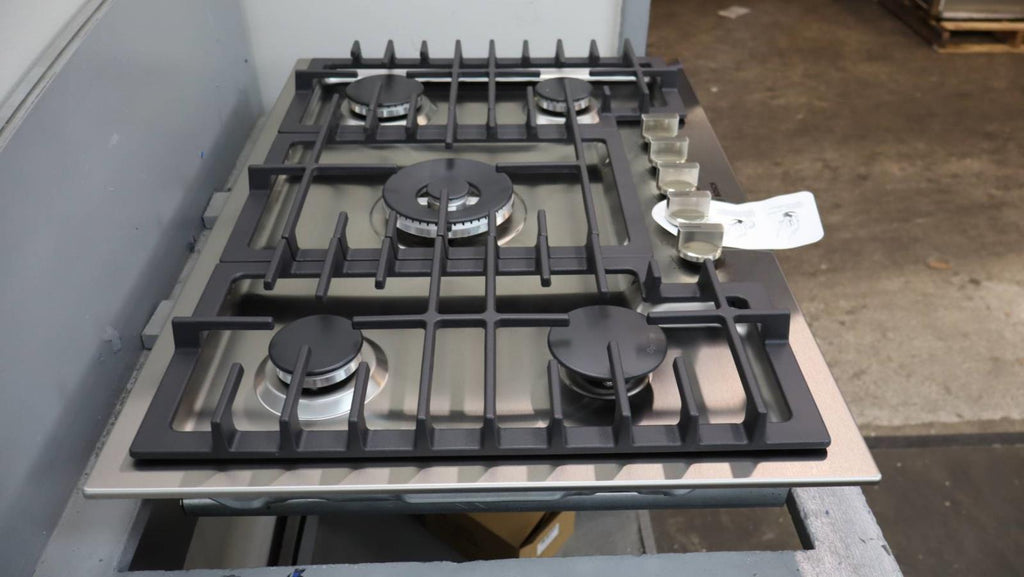 Bosch 30" 800 Series Sealed Burners Stainless Built-In Gas Cooktop NGM8059UC