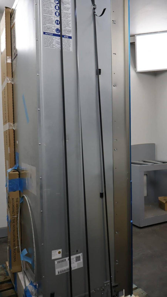 Thermador Freedom Collect 42" 4-Door French Door Smart Refrigerator T42BT120NS