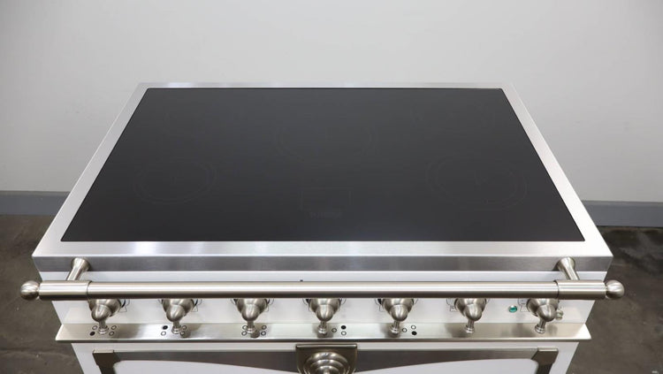 La Cornue 36" Freestanding White Induction Range 3.81 Ft. Oven Cap. C9WNI