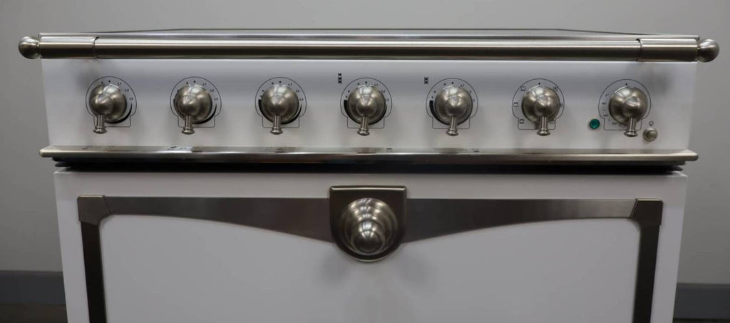 La Cornue 36" Freestanding White Induction Range 3.81 Ft. Oven Cap. C9WNI