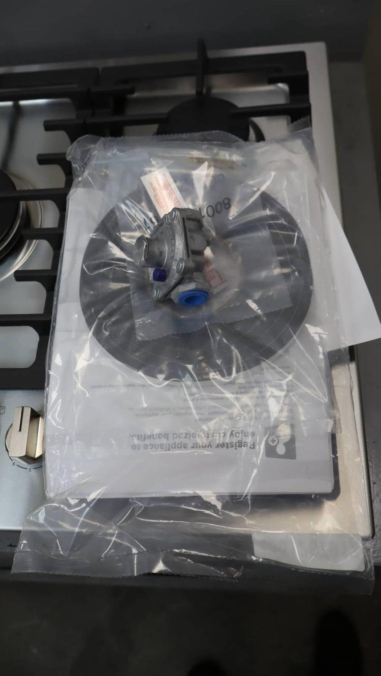 Bosch 30" 5 Sealed Burners Stainless Built-In 800 Series Gas Cooktop NGM8059UC