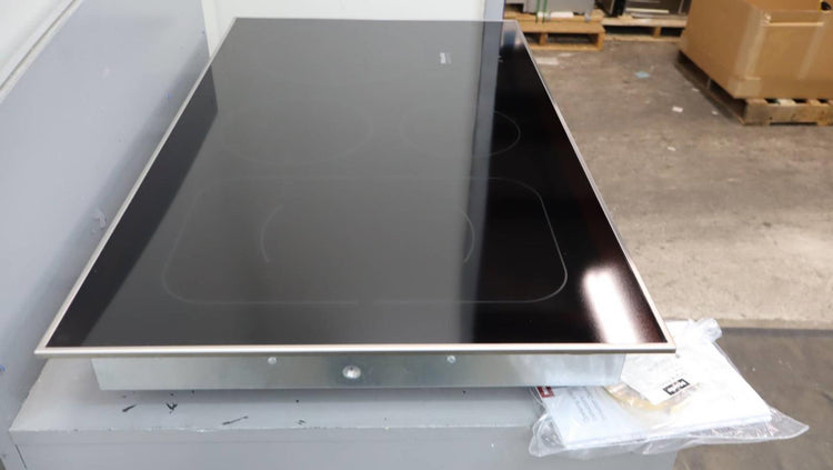 Miele 36" 5 Cooking Zones PowerFlex Tech Framed Induction Cooktop KM6370