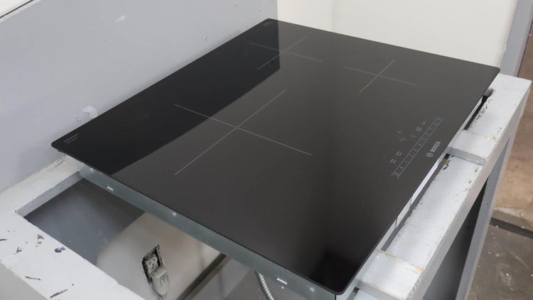 Bosch 24" 500 Series PotSense Black Ceramic Electric Induction Cooktop NIT5460UC