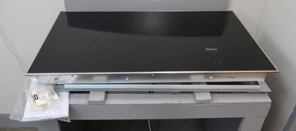 Miele 36" 5 Cooking Zones PowerFlex Tech Framed Induction Cooktop KM6370