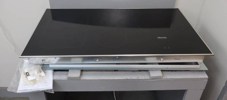 Miele 36" 5 Cooking Zones PowerFlex Tech Framed Induction Cooktop KM6370