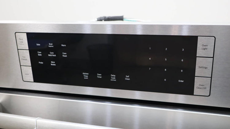 Bosch 27" 4.1 cu.ft Convection Single 800 Series Electric Wall Oven HBN8451UC