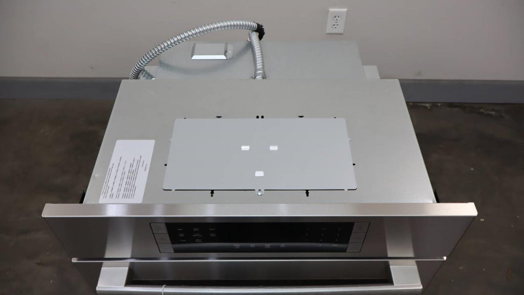 Bosch 27" 4.1 SS EcoClean Convection Single Electric Wall Oven HBN8451UC