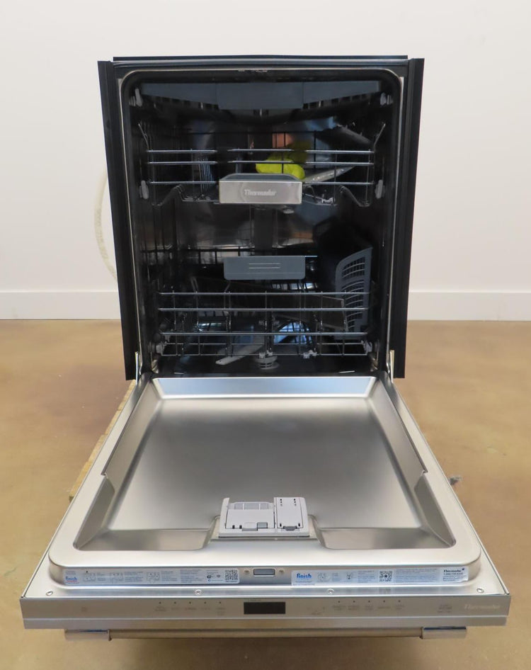 Thermador Emerald Series DWHD560CFP 24" Fully Integrated Smart Dishwasher