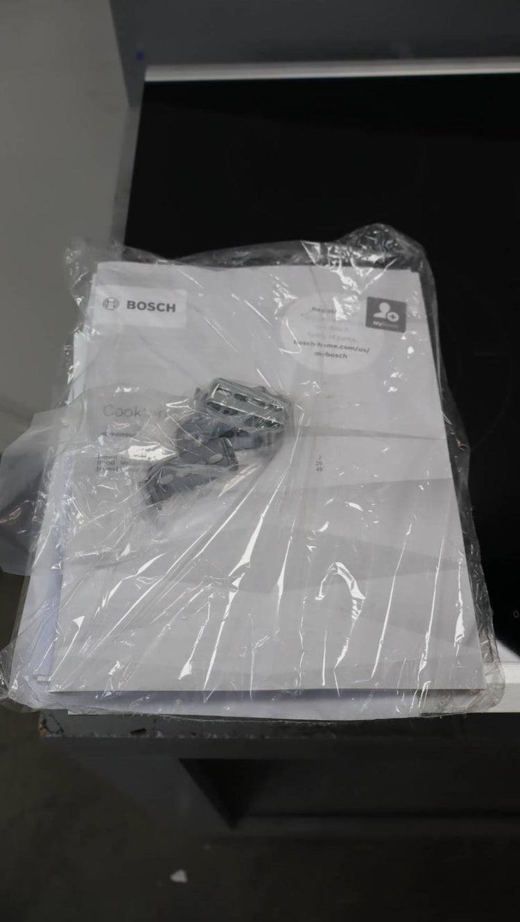 Bosch 30" 5 Element Ceramic Surface Benchmark Series Electric Cooktop NETP069SUC