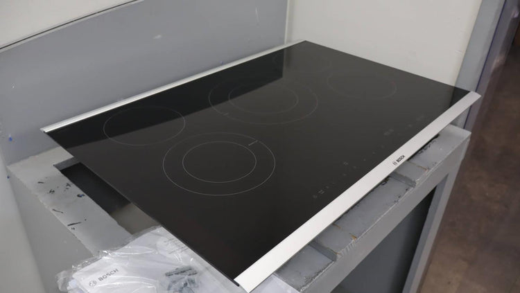 Bosch 30" 5 Element Ceramic Surface Benchmark Series Electric Cooktop NETP069SUC