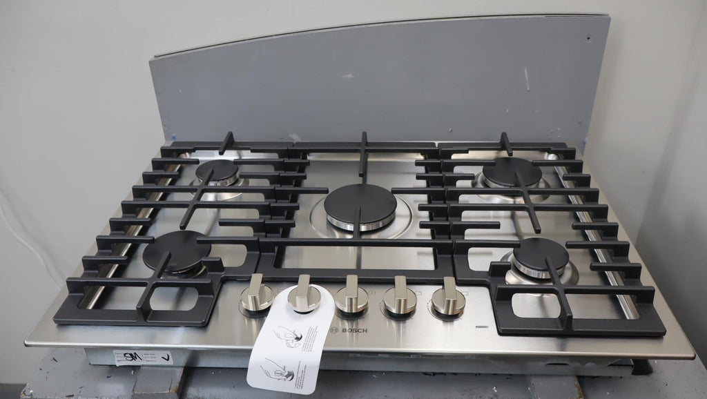 Bosch 30" 500 Series Red LED Light 5 Sealed Burners Gas Cooktop NGM5059UC