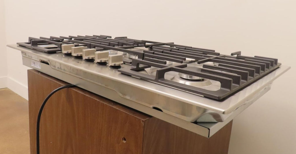 Bosch 500 Series NGM5659UC 36 Inch Gas Cooktop with 5 Sealed Burners
