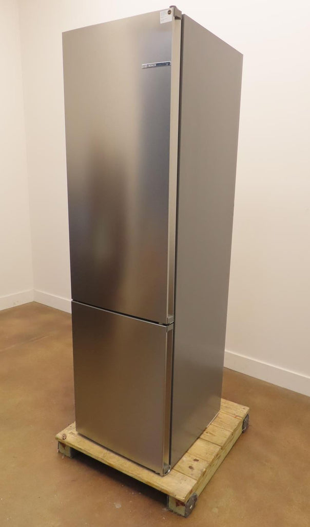 Bosch 800 Series B24CB80ESS  24" Freestanding Bottom Freezer Refrigerator Pics