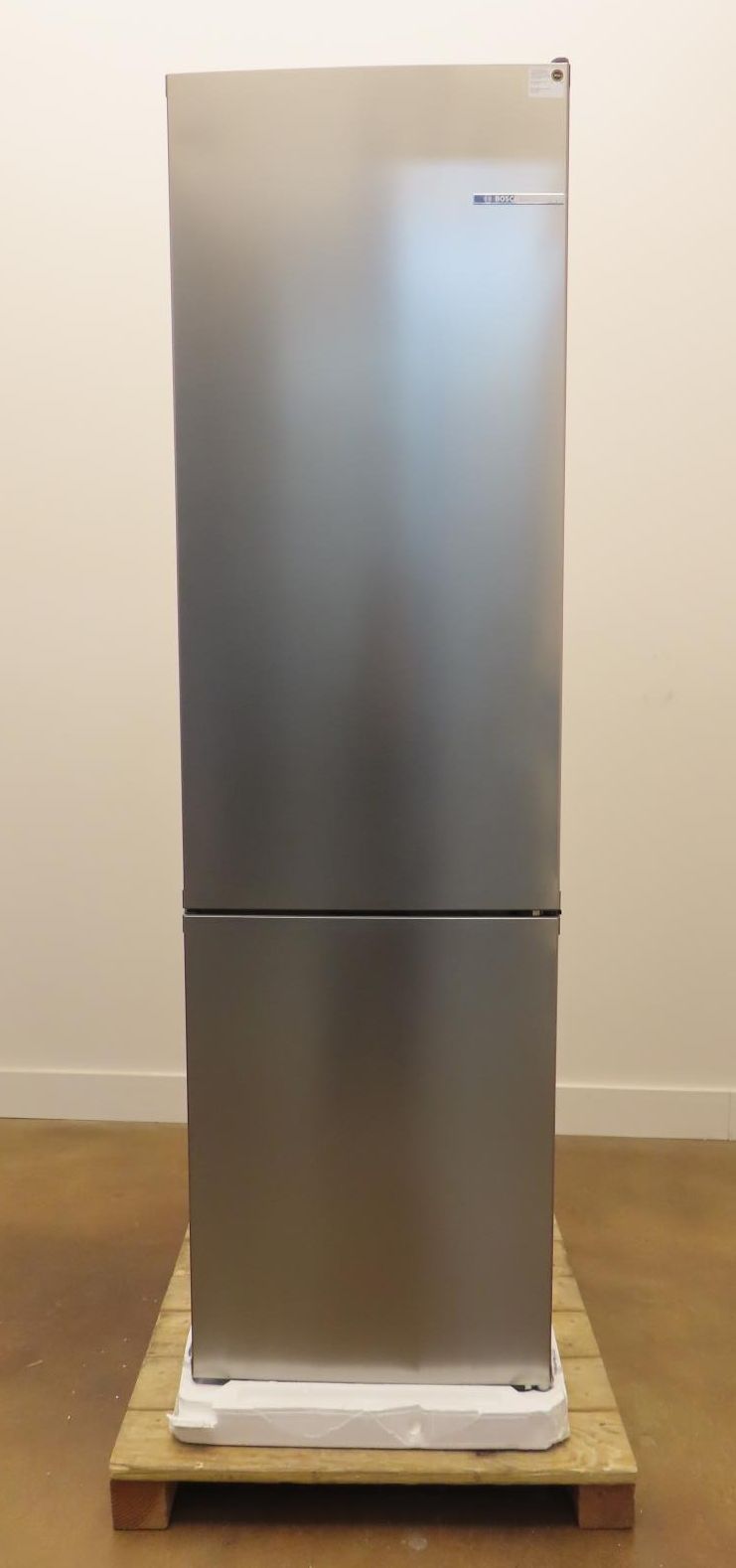 Bosch 800 Series B24CB80ESS  24" Freestanding Bottom Freezer Smart Refrigerator