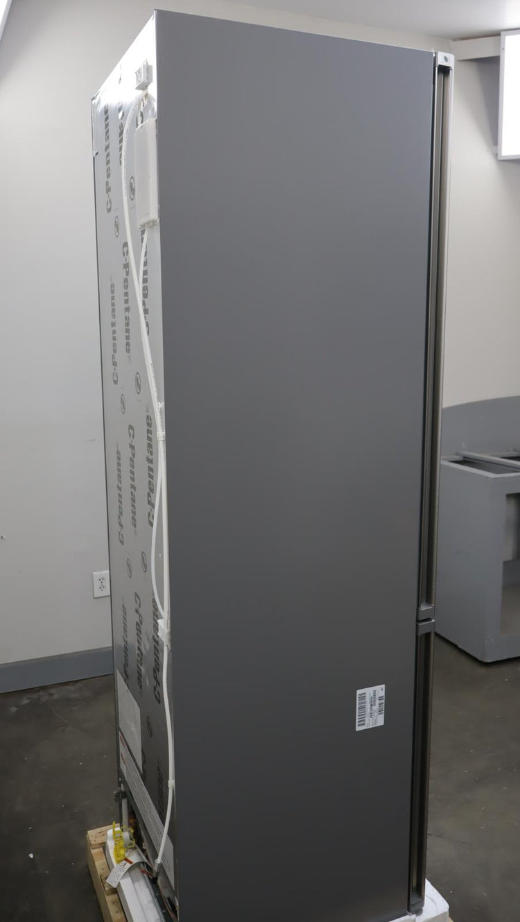 Bosch 24" 800 Series Freestanding Bottom Freezer Smart Refrigerator B24CB80ESS