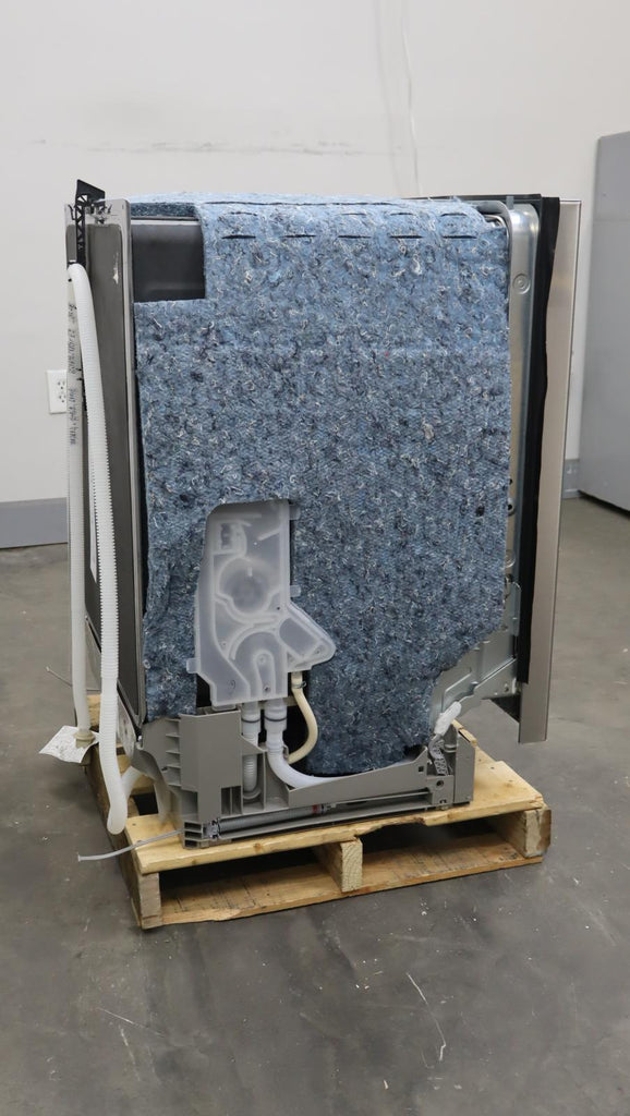 Bosch 24" SS 500 Series Fully Integrated Built-In 44 dBA Dishwasher SHP65CM5N