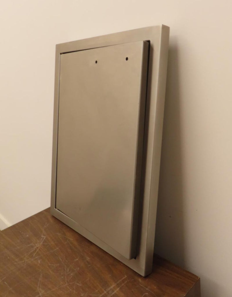 Lynx Professional Grill Series LDR18L Professional 18 Inch Single Access Doors