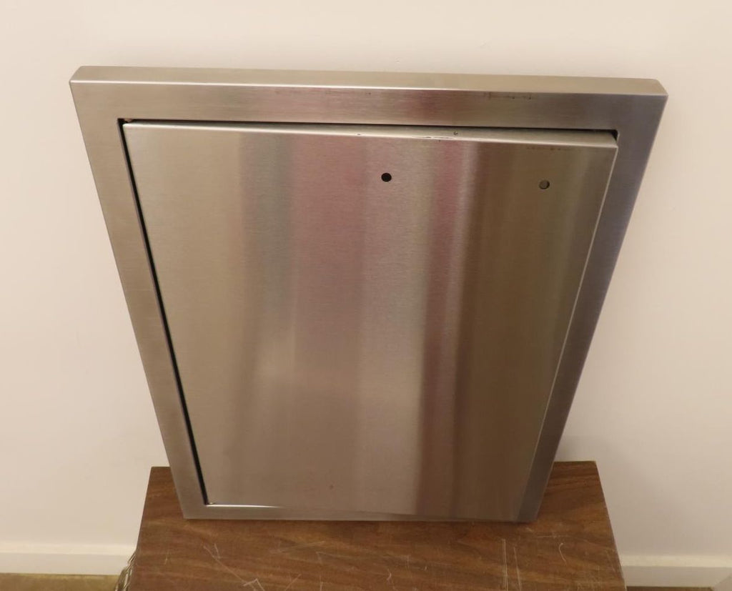 Lynx Professional Grill Series LDR18L Professional 18 Inch Single Access Doors