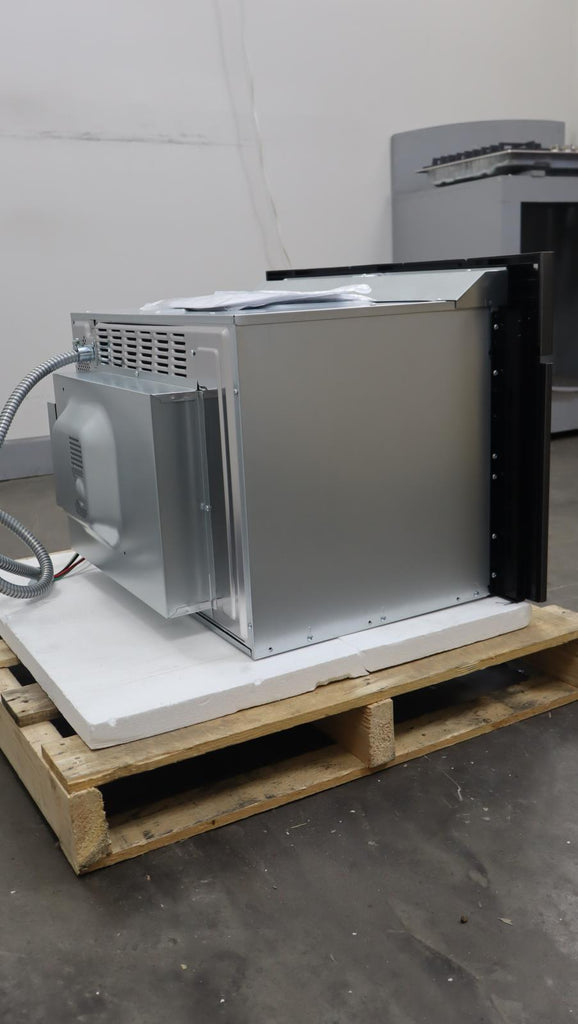 Bosch 30" 1.6 cu.ft Electric Combination 800 Series Single Wall Oven HMC80242UC
