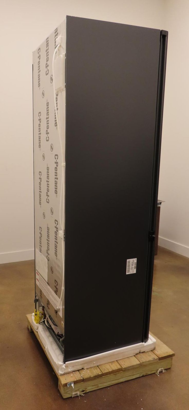 Bosch 800 Series B24CB80ESB 24" Freestanding Smart Black Glass Refrigerator