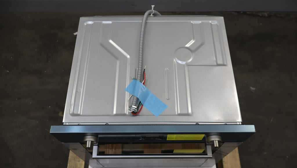 Bosch 4 Inch Stainless Single Electric Convection 500 Series Wall Oven HBE5453UC