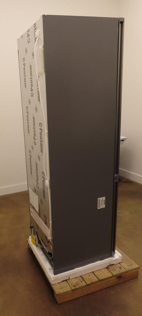 Bosch 800 Series B24CB80ESS 24" Freestanding Bottom Freezer Refrigerator IMAGES