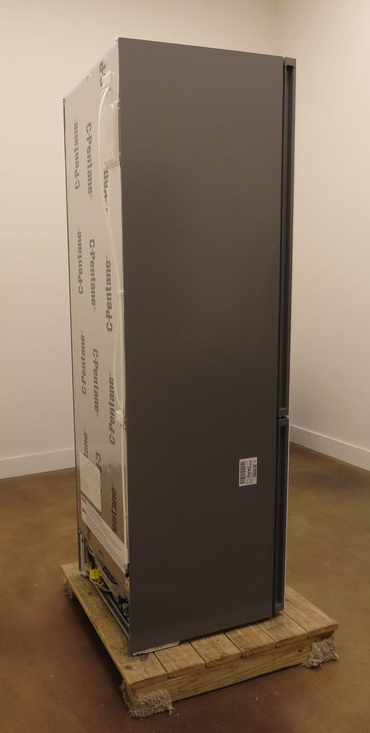 Bosch 800 Series B24CB80ESW 24" Freestanding Bottom Freezer White Refrigerator