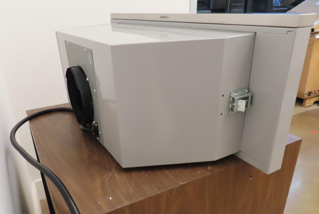 BOSCH 500 Series HUI50351UC 30" 300 CFM Stainless Steel Pull-Out Wall Hood IMGS