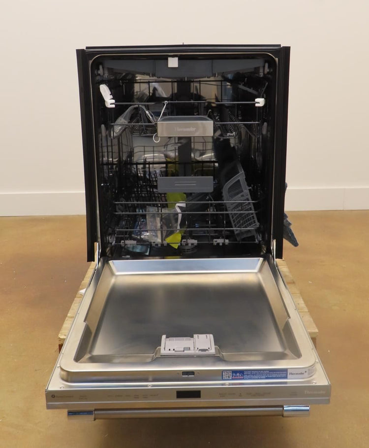 Thermador Sapphire Series DWHD660EFP 24" Fully Integrated Smart Dishwasher