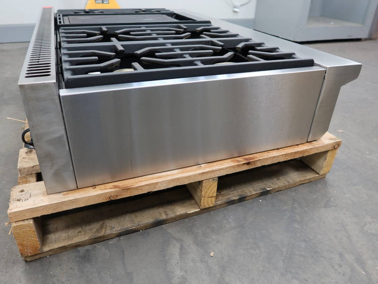 Viking '21 7 Series 48"  6 Viking Burners + REV Griddle Gas Rangetop VRT7486GSS